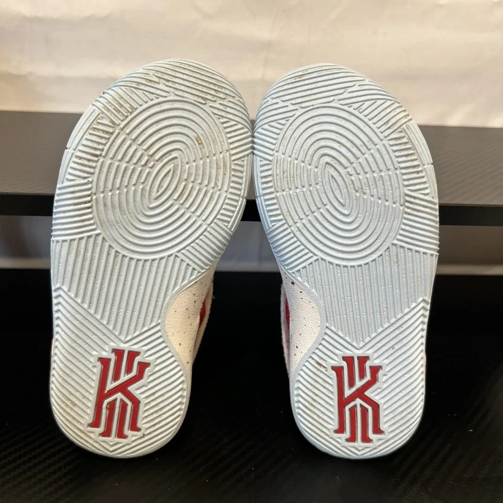 Nike Kyrie‎ 2 Shoes Youth Size 12C Red White Basketball Sneaker 827280-166